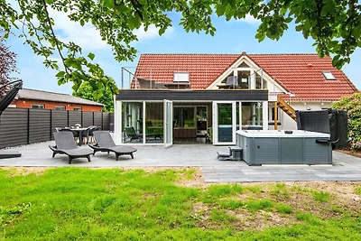 8 Personen Ferienhaus in Henne