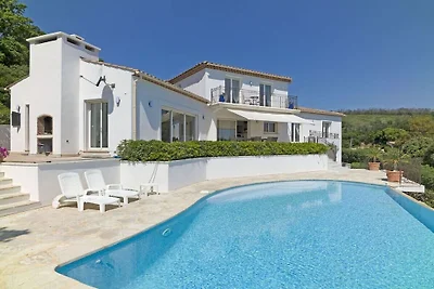 Villa in Les Issambres mit Schwimmbecken