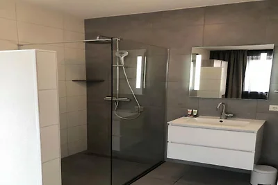 Lodge im Erdgeschoss mit privater Veranda