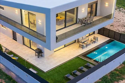 Villa mit Meerblick, Pool und Grill für 8...