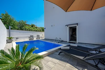 Üppige Wohnung mit privatem Pool