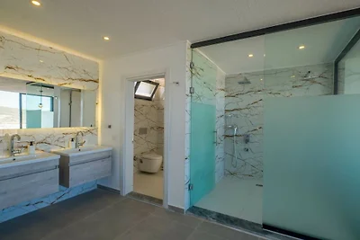 Villa in Kalkan mit Schwimmbecken