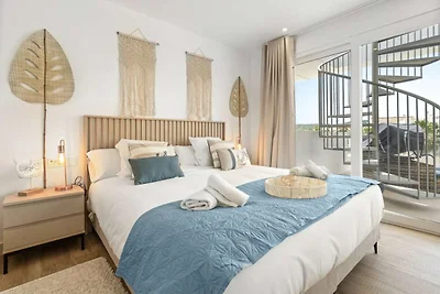 Modern 3-pax Apt & Solarium ALCAZABA LAGOON...