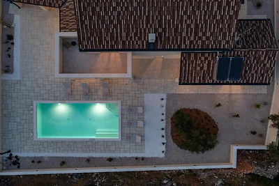 Villa Royal Stone mit Pool in Jezera