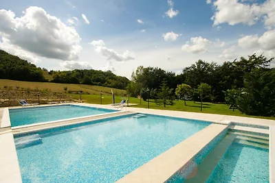 Accogliente casa vacanze con piscina in...