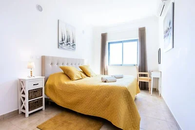 Wohnung in Lagos mit Pool und Balkon