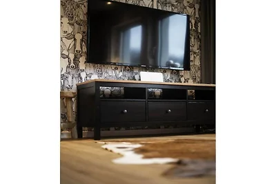 Q-Stall, Apartment 04