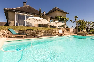 Confortevole villa con piscina