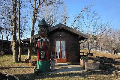 Geräumiges Cottage in Intra mit Garten