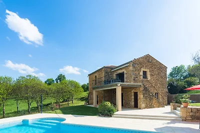 Ruhiges Ferienhaus mit Pool
