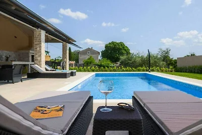 Villa in Maružini mit Schwimmbecken