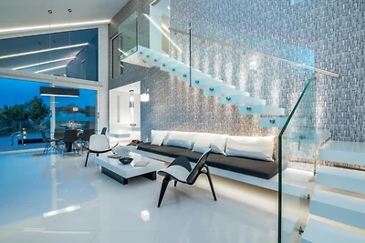 Villa con Jacuzzi, piscina e vista a Tragaki