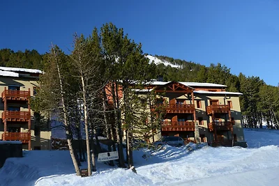 Accogliente rifugio nella foresta vicino alle...