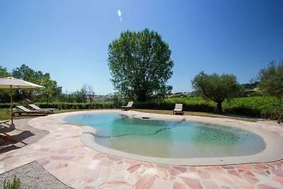 Bellissima villa a Barchi con piscina privata