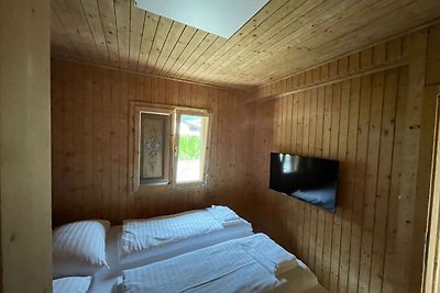 Ferienhaus aus Holz in Pill mit Terrasse