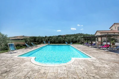 Schönes Bauernhaus in Asciano mit Schwimmbad