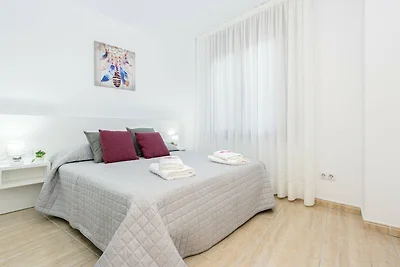 Küstenwohnung im Herzen von Roses