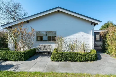 Bungalow in Sint Maartenszee am Strand