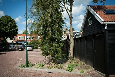 Einladendes Chalet in Monnickendam mit Garten