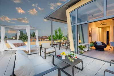 Modern panoramisch loft met terras, lift