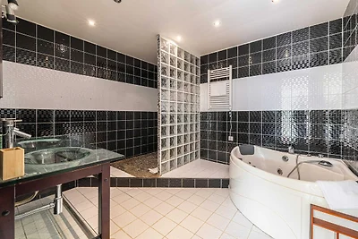 Huis met airconditioning, 4 slaapkamers/10 sl...