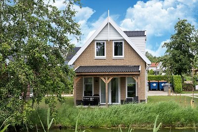 Nieuw vakantiehuis met sauna aan het water