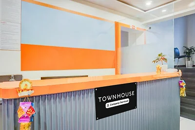 Super Townhouse Hadapsar Savali Inn