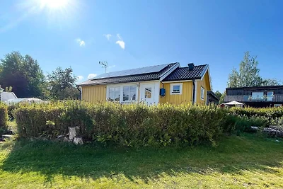 Tranquillo cottage vicino al lago Hjalmaren