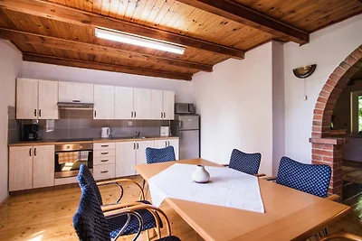 Grande casa per le vacanze con un grande giar...