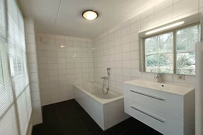 Villa in Beekbergen mit Terrasse