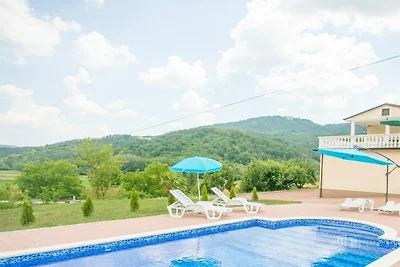 Villa in Buzet mit Schwimmbecken