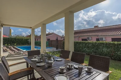 Villa in Dracevac mit Schwimmbecken