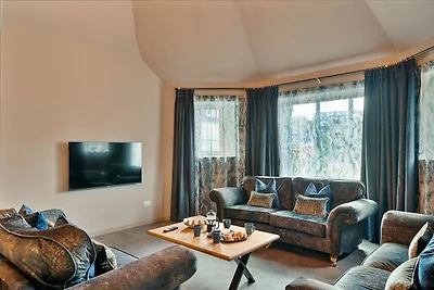 Großzügiges Ferienhaus in Strandnähe mit Whir...