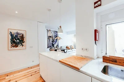 Modernes Apartment in Algés mit Terrasse