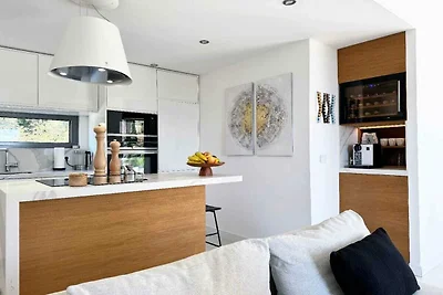 Spazioso appartamento in villa con vista mare