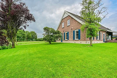 Bauernhof in De Heurne in der Nähe des Waldes