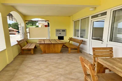 Wohnung direkt am Meer mit Terrasse in Kampor