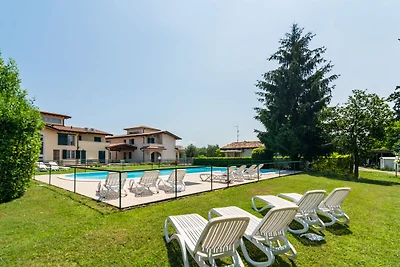 Appartamento moderno a Salò con piscina