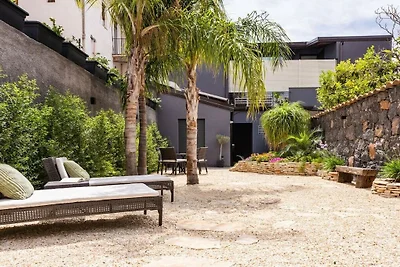 Leone Apartment with Garden