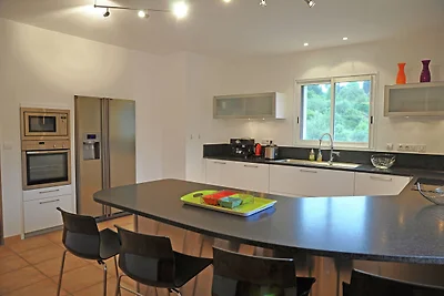 Ferienhaus mit Aussicht und privatem Pool