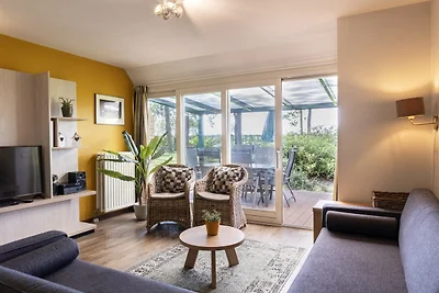 Üppiger Bungalow mit privatem Whirlpool im...