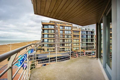 Moderne, luxuriöse Eckwohnung direkt am Meer