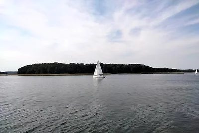 Huisje bij Dabrowa-meer met vissen