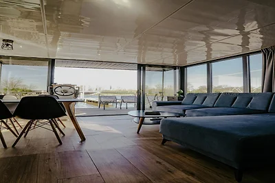 Hausboot am Hafen mit Seeblick