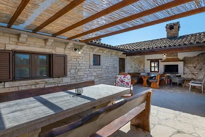 Ferienhaus in Žminj mit Schwimmbecken
