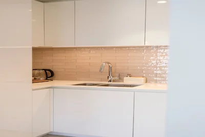 Elegante Wohnung mit seitlichem Meerblick