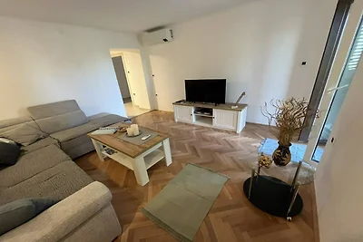 Elegant Lovran Apartment with Garden - Two Be...