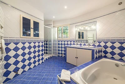 Huis met airconditioning, 4 slaapkamers/10 sl...