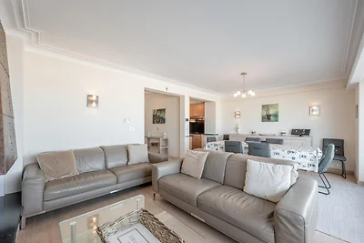 Modern appartement met uitzicht op zee