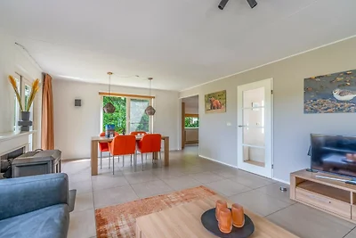 Charmante Villa mit Sauna am Wasser